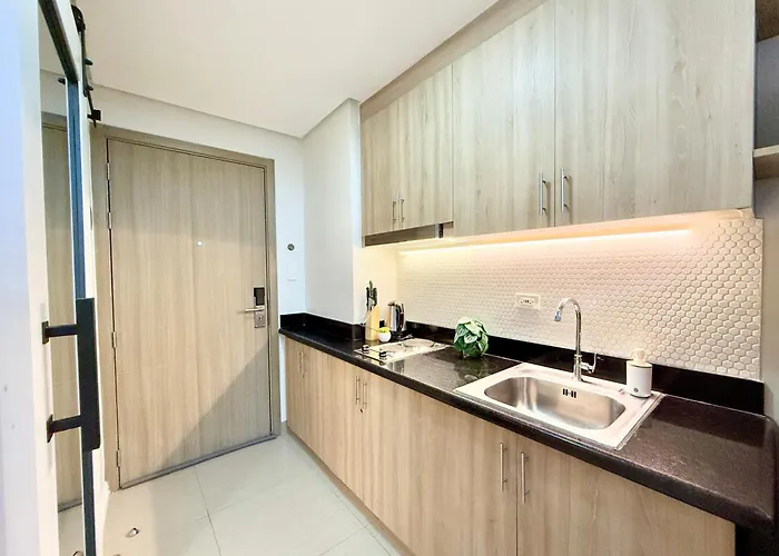 Aparthotel Claysky Staycation At Shore 2 Residences Tower 2 Near Mall Of Asia- Set Up In Amenity And Pool Level With Netflix, Hbo Max & Youtube Premium 4*